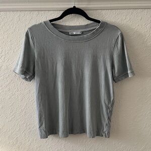 Zara women’s Short Sleeve Crewneck Shirt - Light Gray